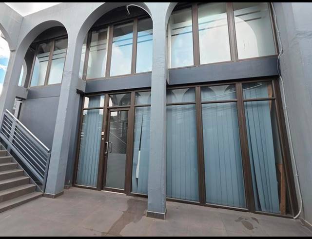 BUSINESS PROPERTY TO RENT IN MURRAYFIELD